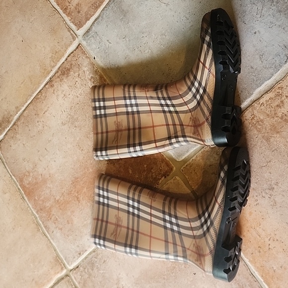Burberry Rain Boots - Picture 4 of 4